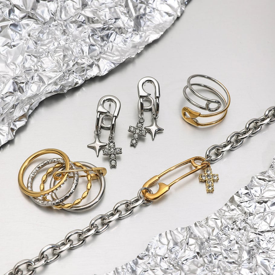 1 Paar einfache Ohrring-Sets aus Edelstahl in Stiftform in Goldfarbe für Damen Bild3