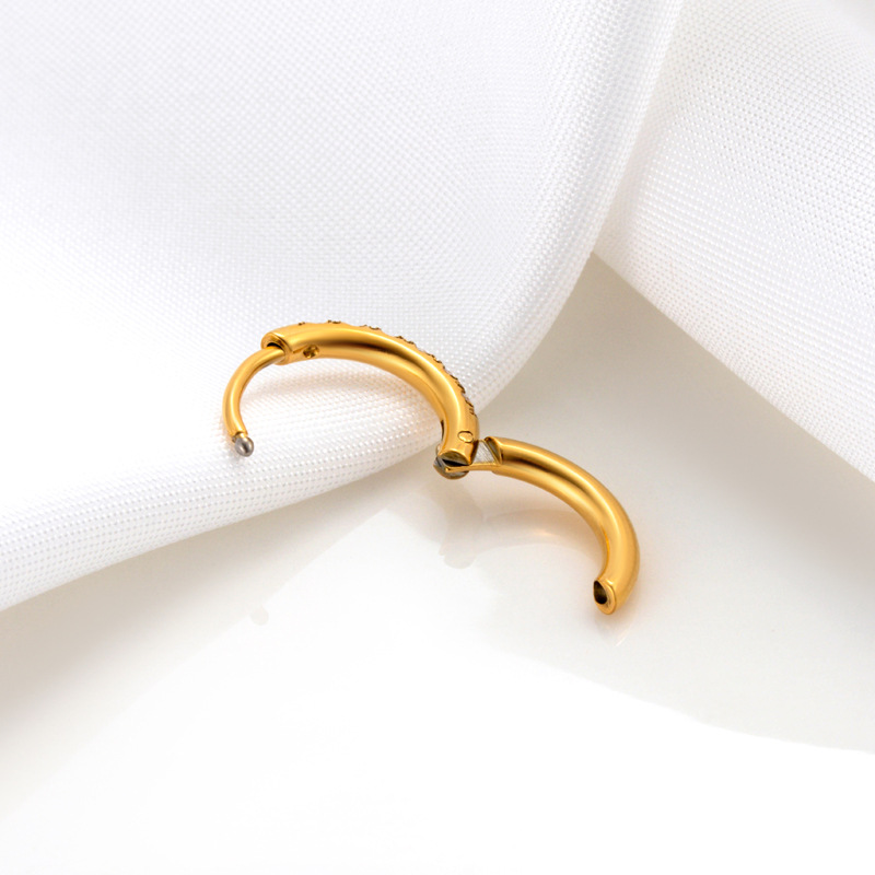1 pezzo di orecchini in acciaio inossidabile con zirconi color oro Immagine6
