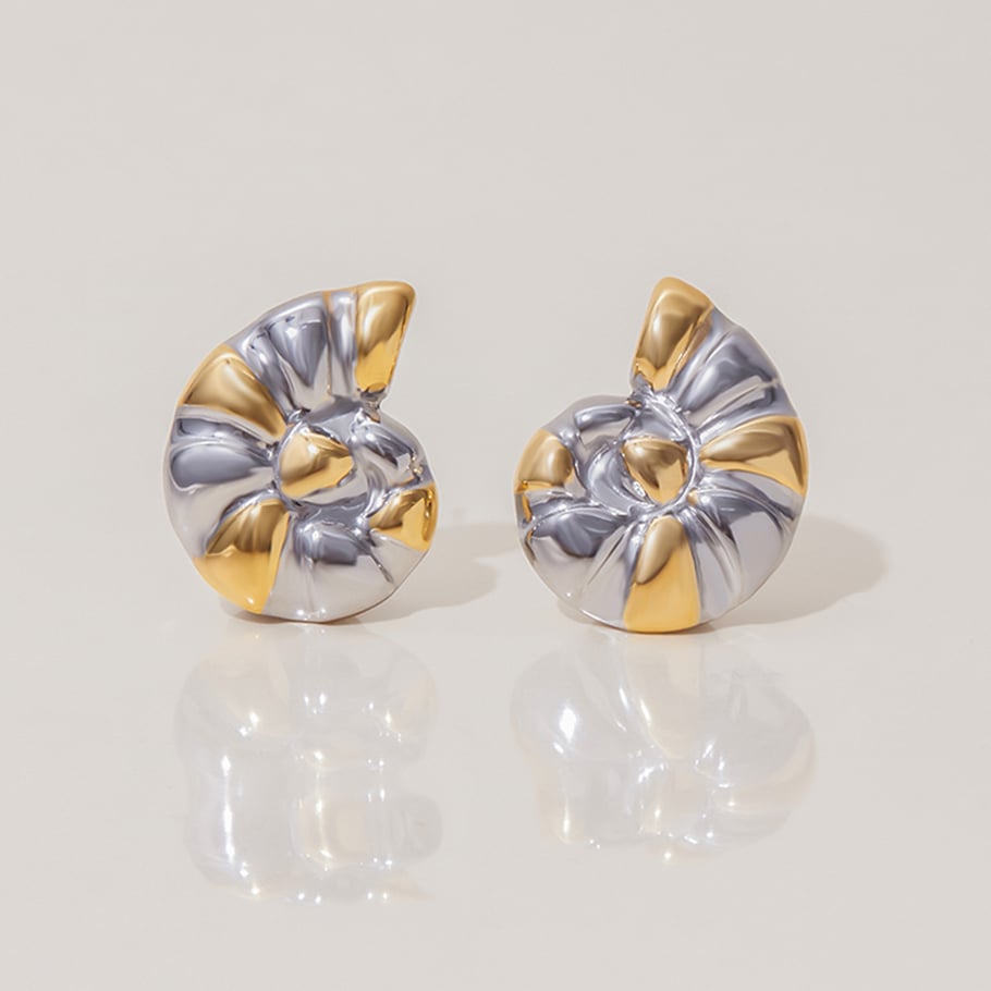 1 paio di orecchini a bottone da donna in acciaio inossidabile color oro con conchiglia alla moda Immagine3