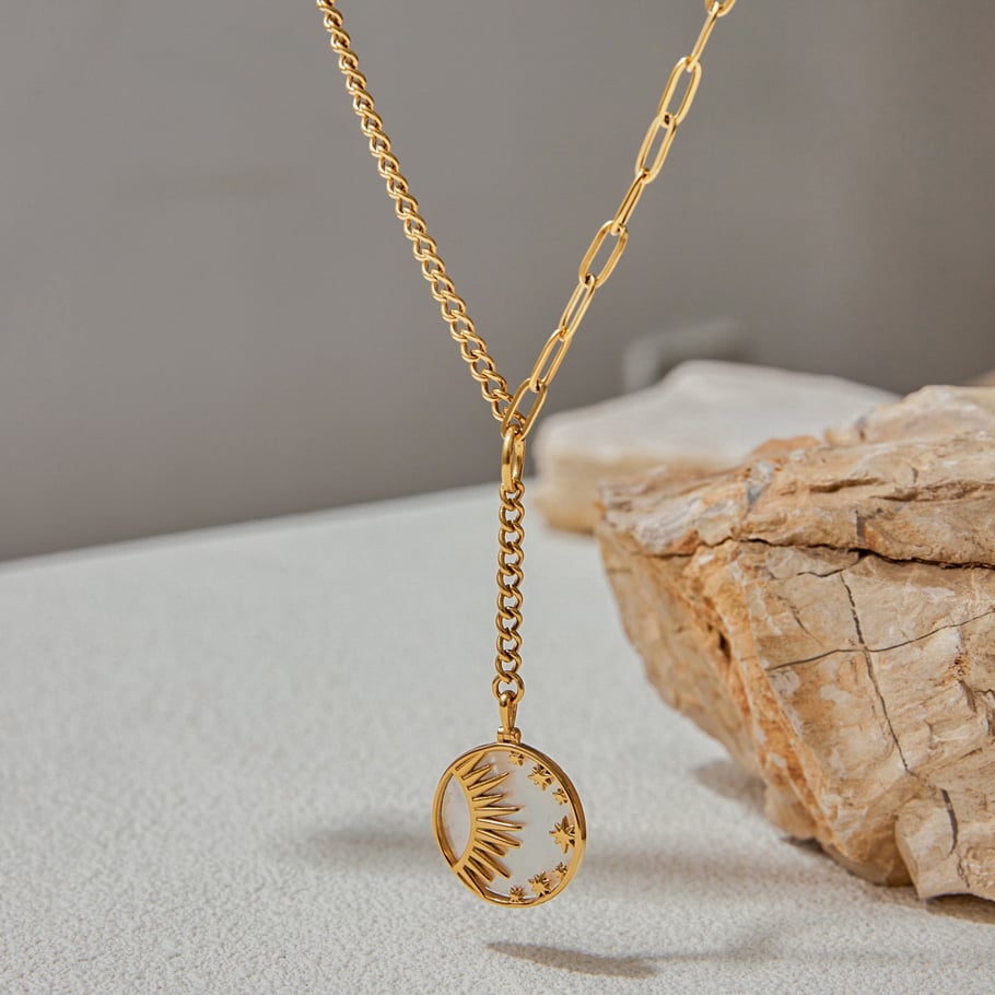 1 Stück klassische Halskette mit Sonnenanhänger aus Edelstahl in Goldfarbe für Damen Bild6