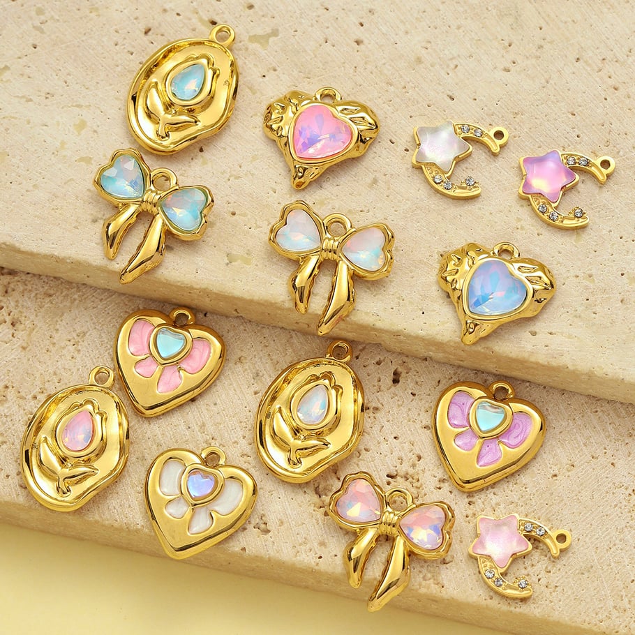 1 pezzo di ciondolo a forma di cuore in acciaio inossidabile color oro da donna Immagine3