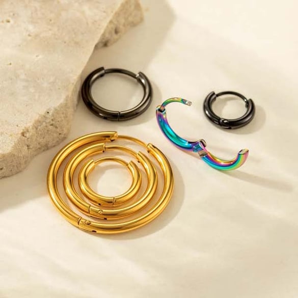 1 Stück klassische Creolen aus Edelstahl in Goldfarbe für Damen 2