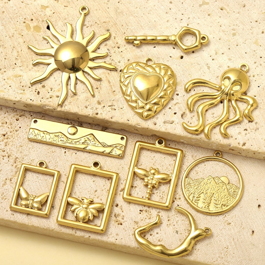 1 pezzo di ciondolo classico da donna in acciaio inossidabile color oro con sole Immagine3