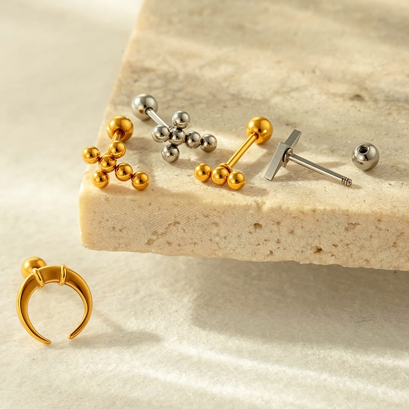 1 pieza de pendientes de piercing de cruz simple de acero inoxidable color dorado para mujer Imagen3