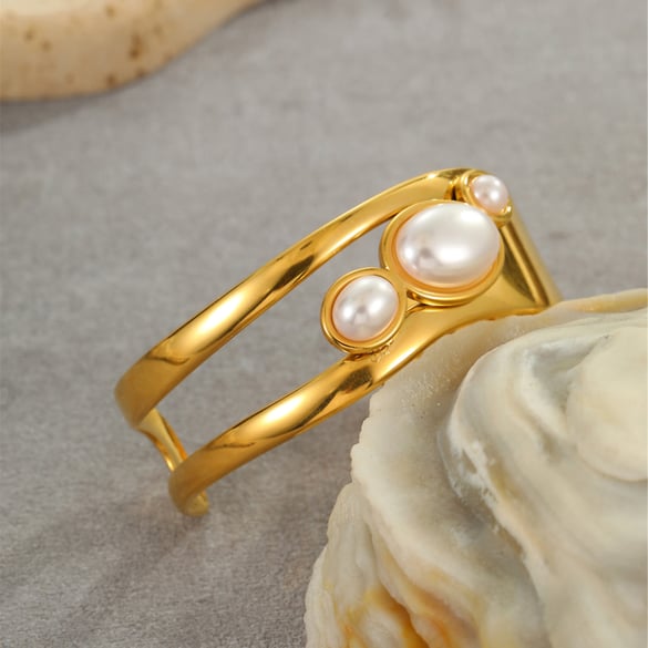 Luxuriöse geometrische Manschettenarmbänder aus goldfarbenem Edelstahl für Damen 2