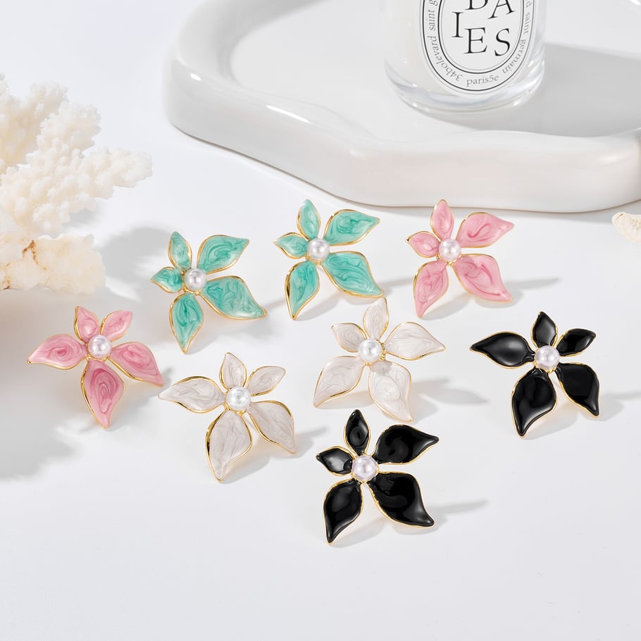 1 paio di orecchini a bottone da donna in acciaio inossidabile color oro con fiori policromi Immagine2