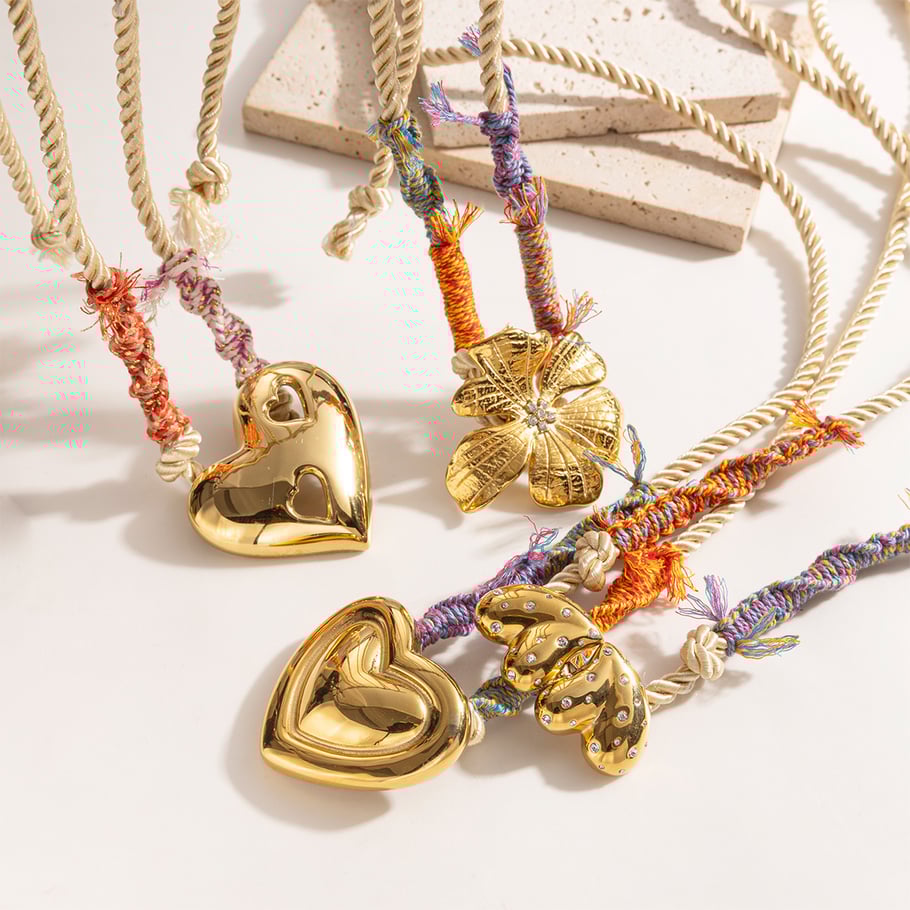 1 Piece Retro Heart Stainless Steel Gold Color Pendant Necklaces h5Picture3