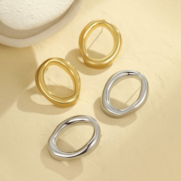 Einfache geometrische Ohrstecker aus Edelstahl in Goldfarbe für Damen