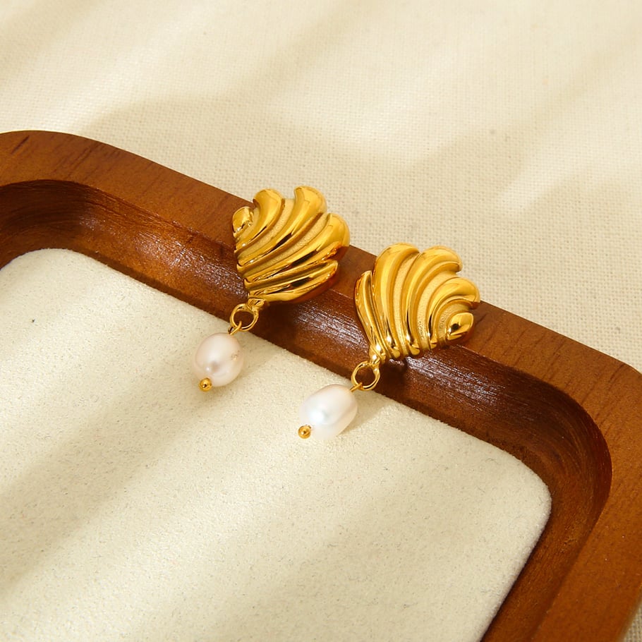 Orecchini pendenti da donna in acciaio inossidabile color oro con perle artificiali a forma di tartaruga retrò Immagine4