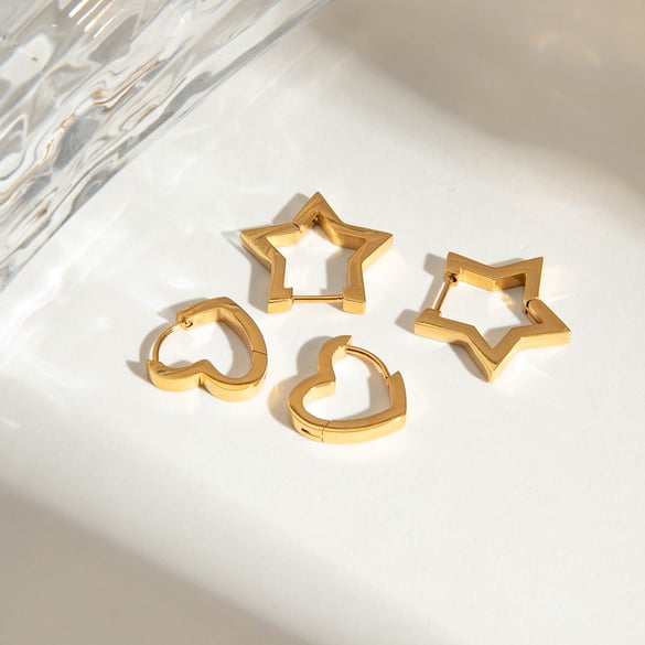 1 paio di orecchini a cerchio da donna in acciaio inossidabile color oro con stella classica della serie Simple