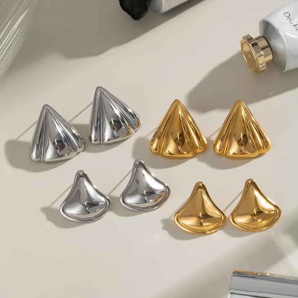 1 paio di orecchini a bottone in acciaio inossidabile color oro 2