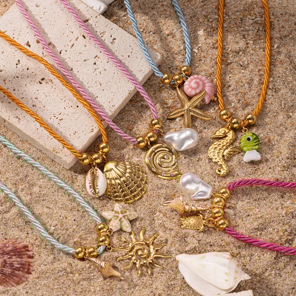 1 pezzo di collana con ciondolo in acciaio inossidabile color oro con conchiglia