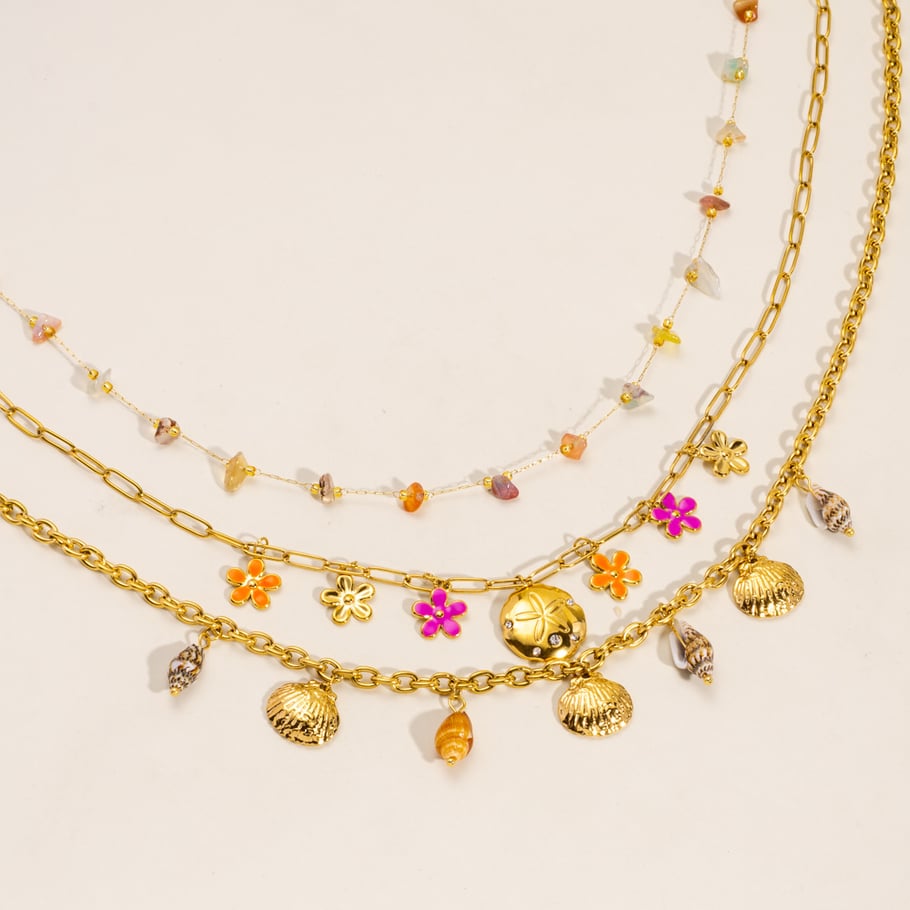 Eleganti collane con ciondolo a forma di fiore in acciaio inossidabile color oro da donna Immagine3
