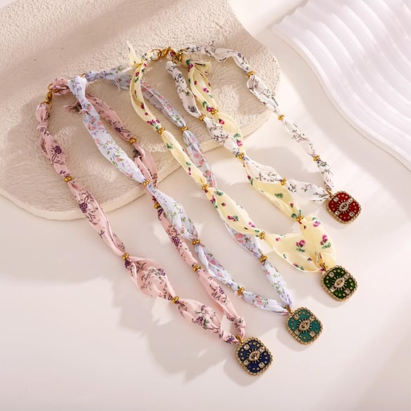 1 Piece Luxurious Series Classic Geometric Stainless Steel Scarves Women's Pendant Necklaces