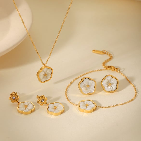 Daily Clover Stainless Steel Gold Color Shell Women's Chain Bracelets