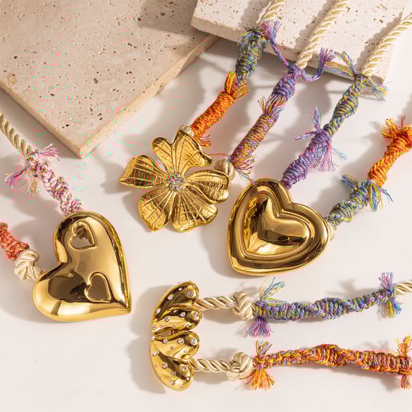 1 Piece Retro Heart Stainless Steel Gold Color Pendant Necklaces 2