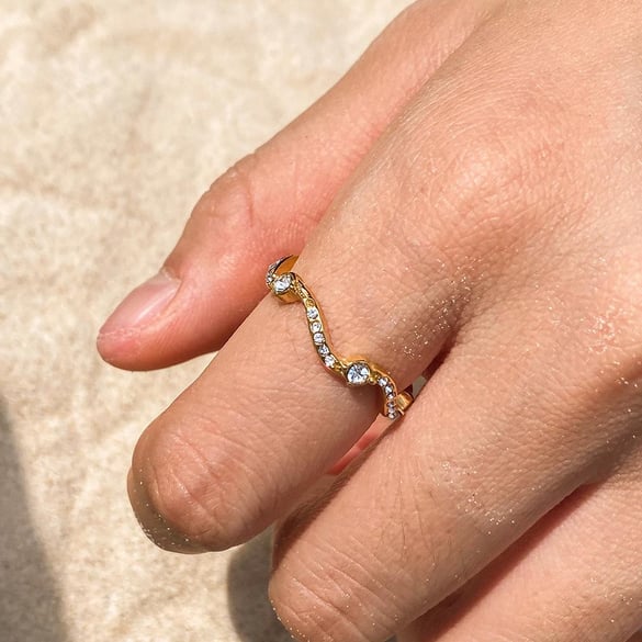 1 Stück Luxuriöse Serie Curve Edelstahl Goldfarbene Edelsteinringe für Damen