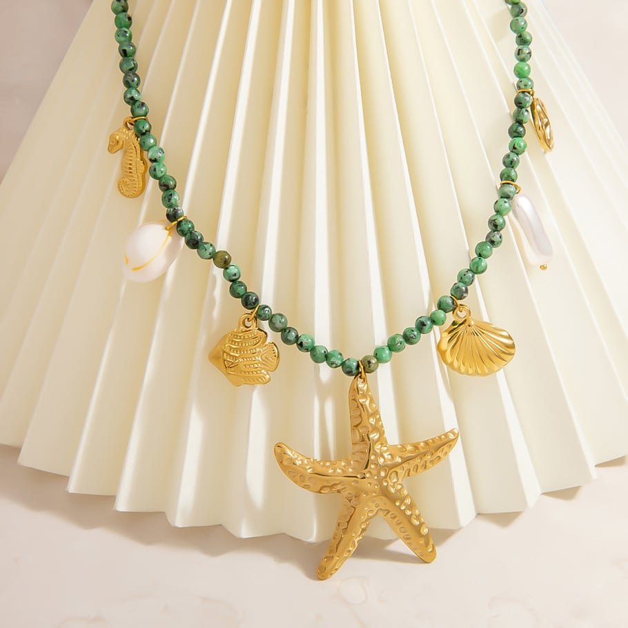 Collares colgantes de acero inoxidable color dorado con diseño de tortuga de vacaciones para mujer Imagen3