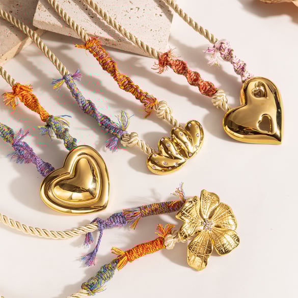1 Piece Retro Heart Stainless Steel Gold Color Pendant Necklaces