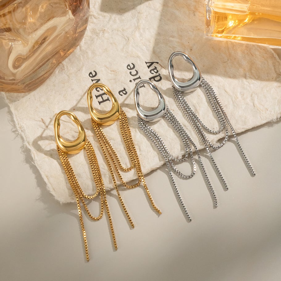 1 paio di orecchini pendenti con nappe color oro Immagine3