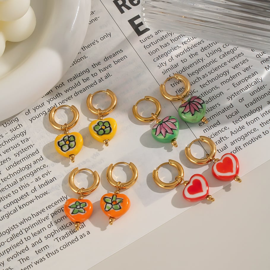 1 paio di orecchini pendenti a forma di cuore con fiori Immagine3