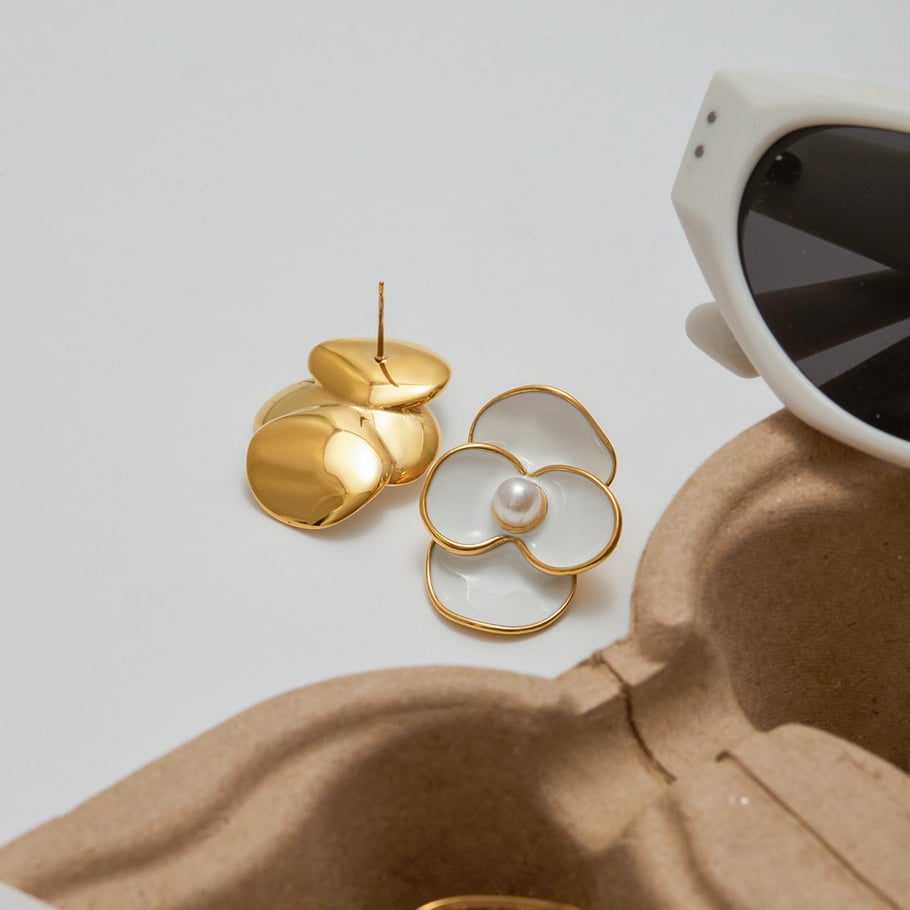 1 Paar Ohrstecker aus Edelstahl mit natürlicher Blume in Goldfarbe für Damen Bild8