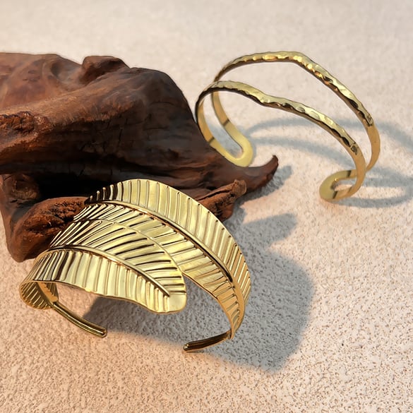 1 Stück Armreif aus goldfarbenem Edelstahl 2