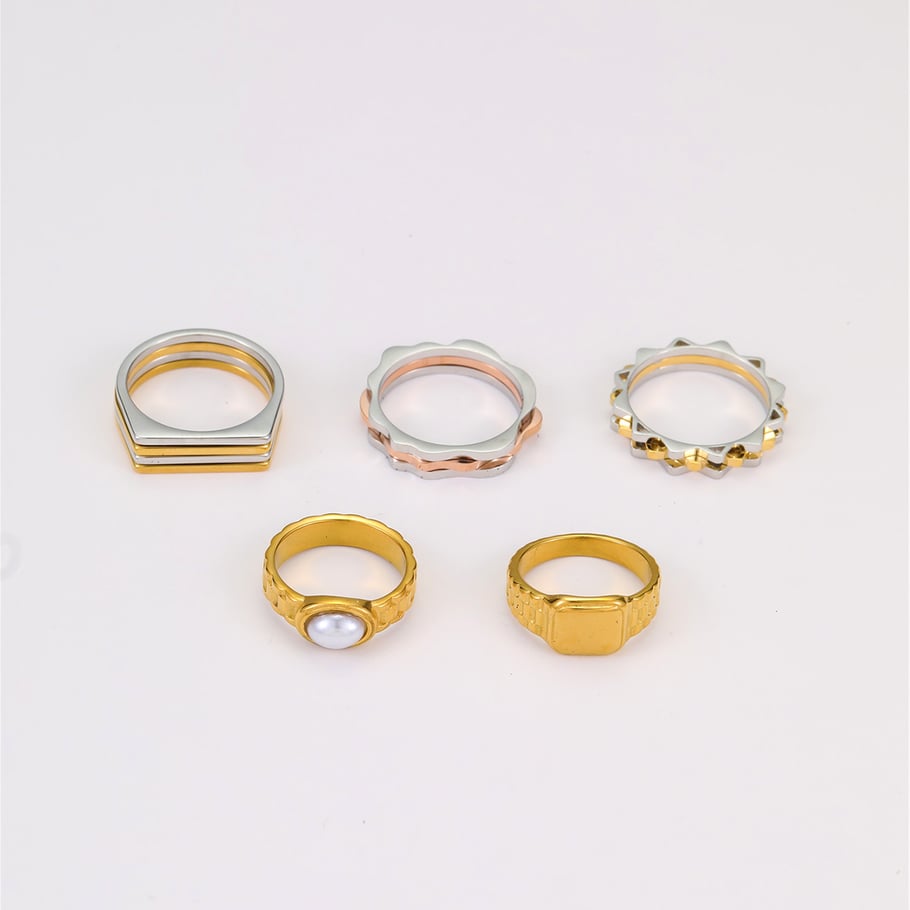 1 paio di anelli semplici in acciaio inossidabile color oro, da giorno, di colore misto Immagine3