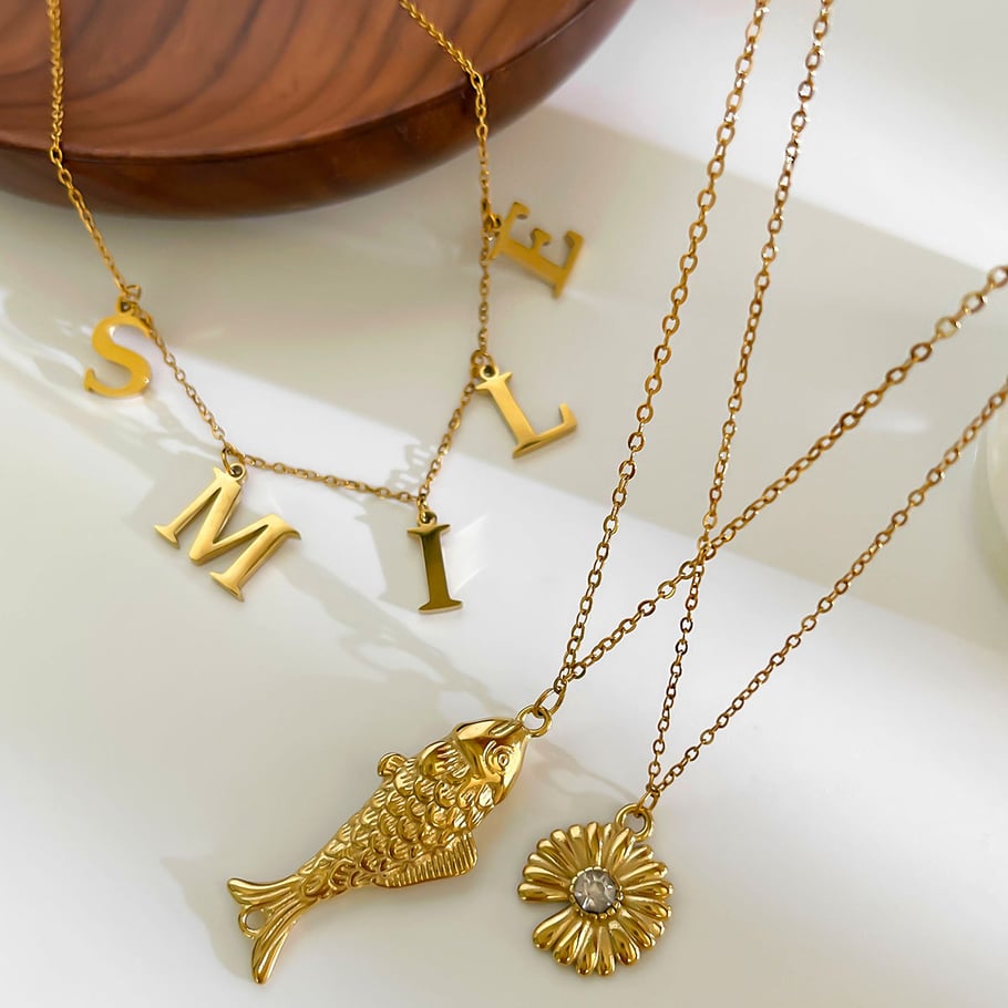 Collana con ciondolo a forma di pesce in acciaio inossidabile color oro, 1 pezzo Immagine3