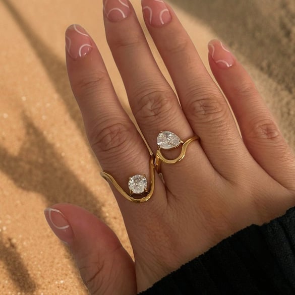 1 anello in acciaio inossidabile con pietra preziosa color oro 2