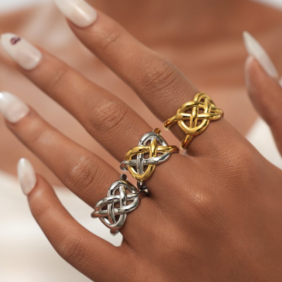 Anillos llamativos de acero inoxidable tejido informal en color dorado de 1 pieza Imagen3