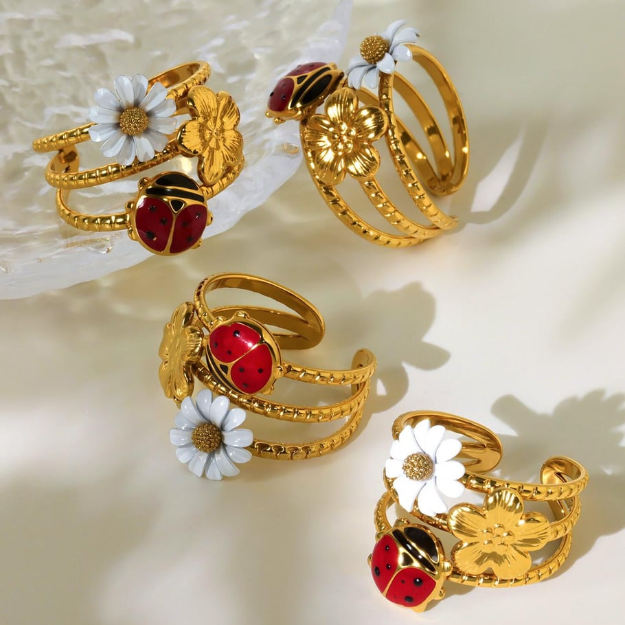 1 pezzo di anello con zirconi color oro in acciaio inossidabile con motivo a insetto vivido Immagine5