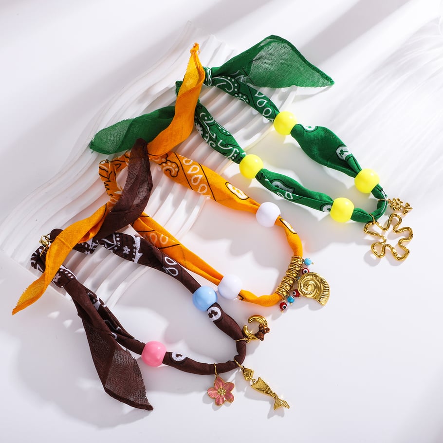 1 pezzo di collana con ciondolo a forma di pesce con fiore colorato in acciaio inossidabile color oro da donna Immagine3