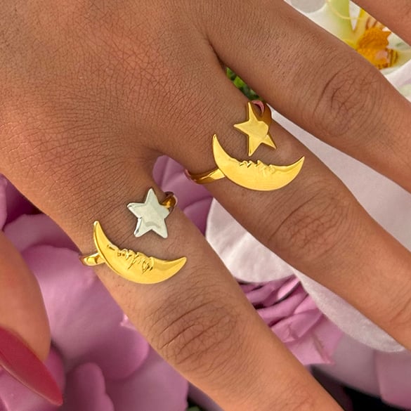 Anillos llamativos de acero inoxidable color dorado con diseño de luna, sencillos e informales, de 1 pieza 2
