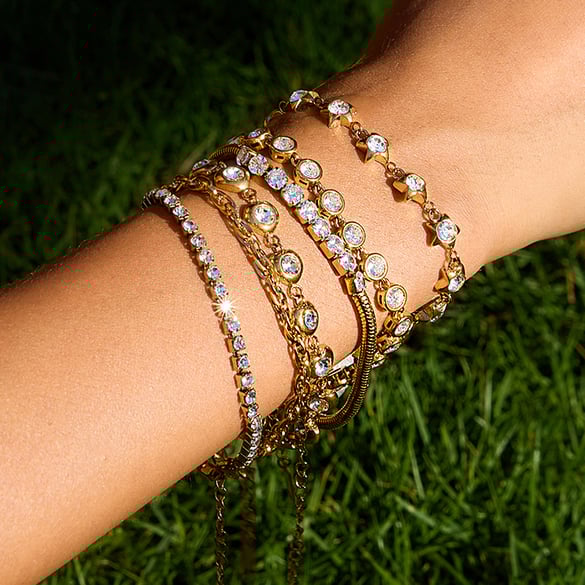 1 Stück luxuriöse Stern-Armbänder aus Edelstahl in Goldfarbe für Damen
