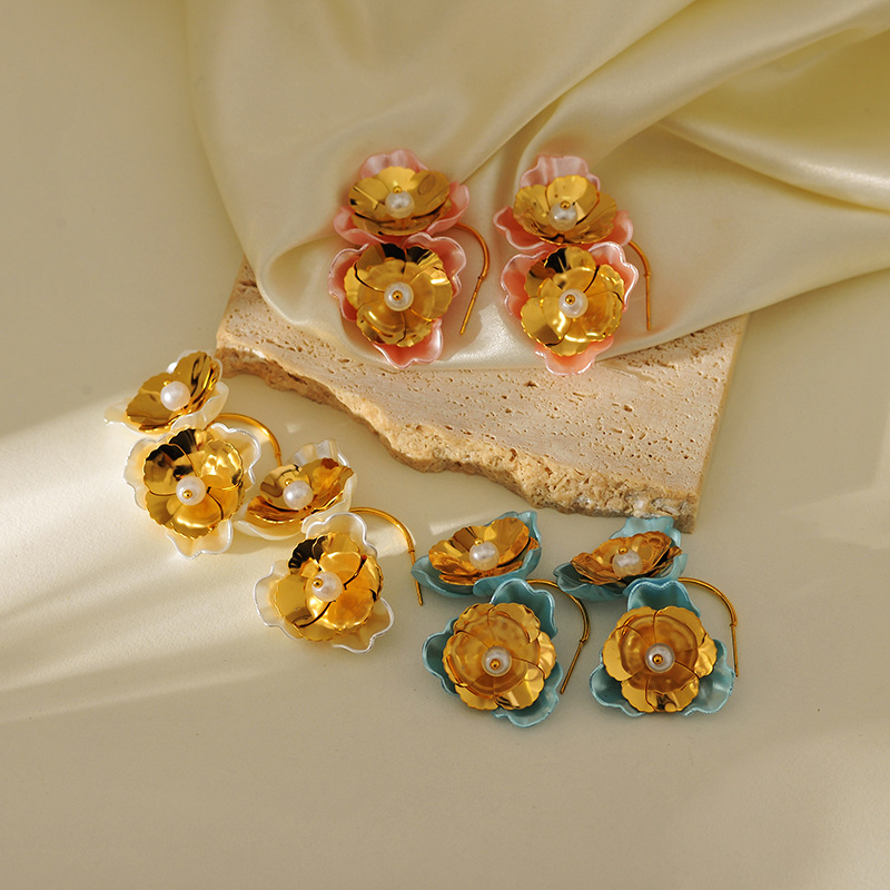 1 paio di orecchini pendenti in acciaio inossidabile color oro con fiori retrò della serie romantica Immagine3
