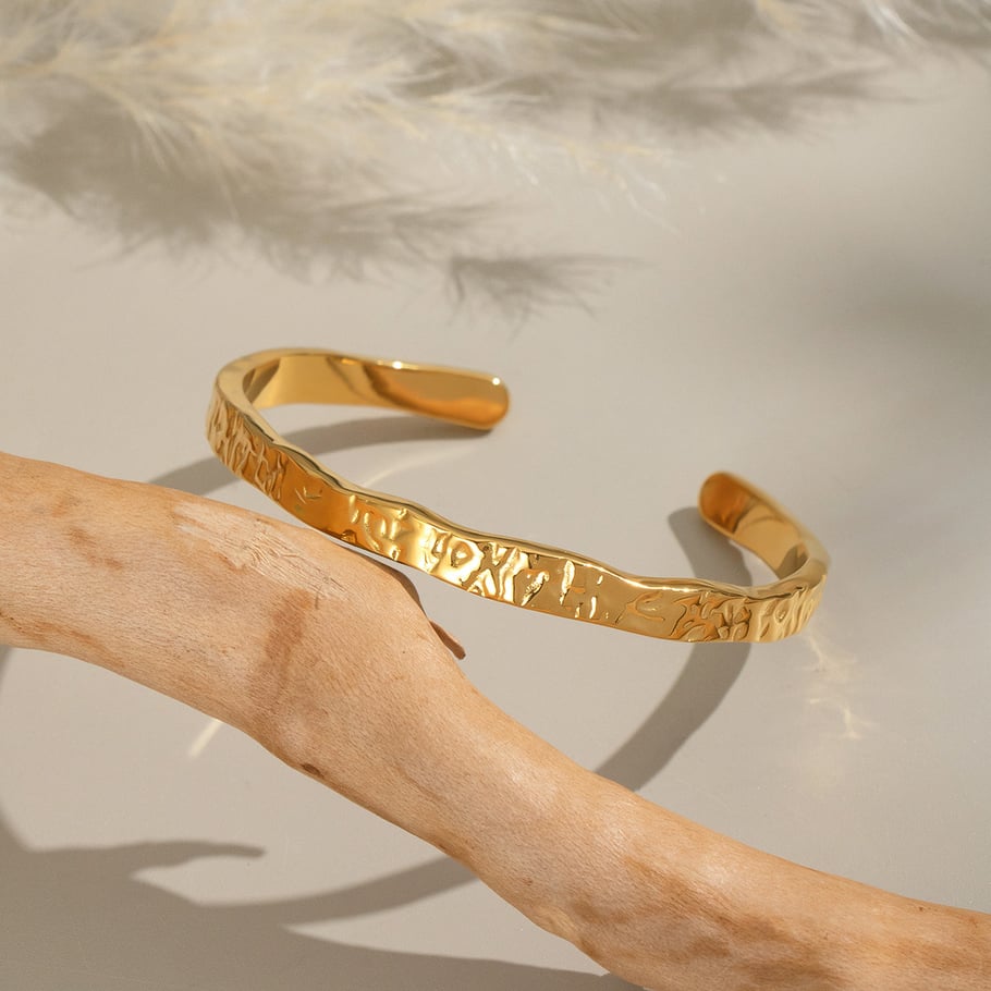 Bracciale rigido color oro in acciaio inossidabile con motivo a martello, 1 pezzo Immagine4