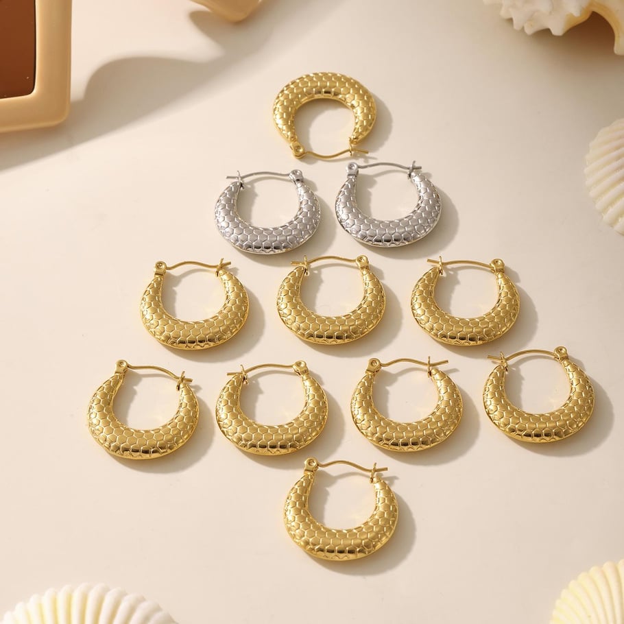 1 paio di orecchini a cerchio da donna in acciaio inossidabile color oro con stampa a nido d&#39;ape semplice Immagine7