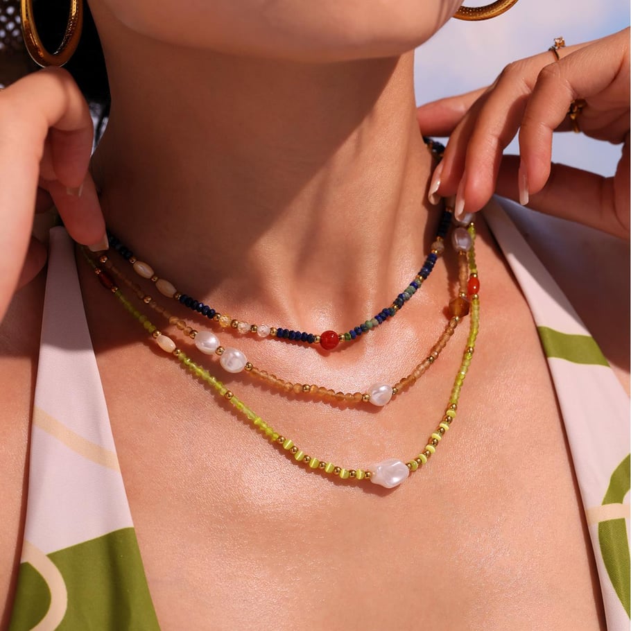 1 collar elegante de cuentas con piedras naturales de color dorado para mujer. Imagen7