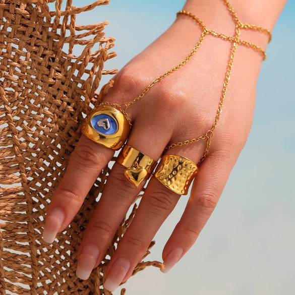 Anillos llamativos de acero inoxidable en color dorado con forma de corazón clásico de 1 pieza 2