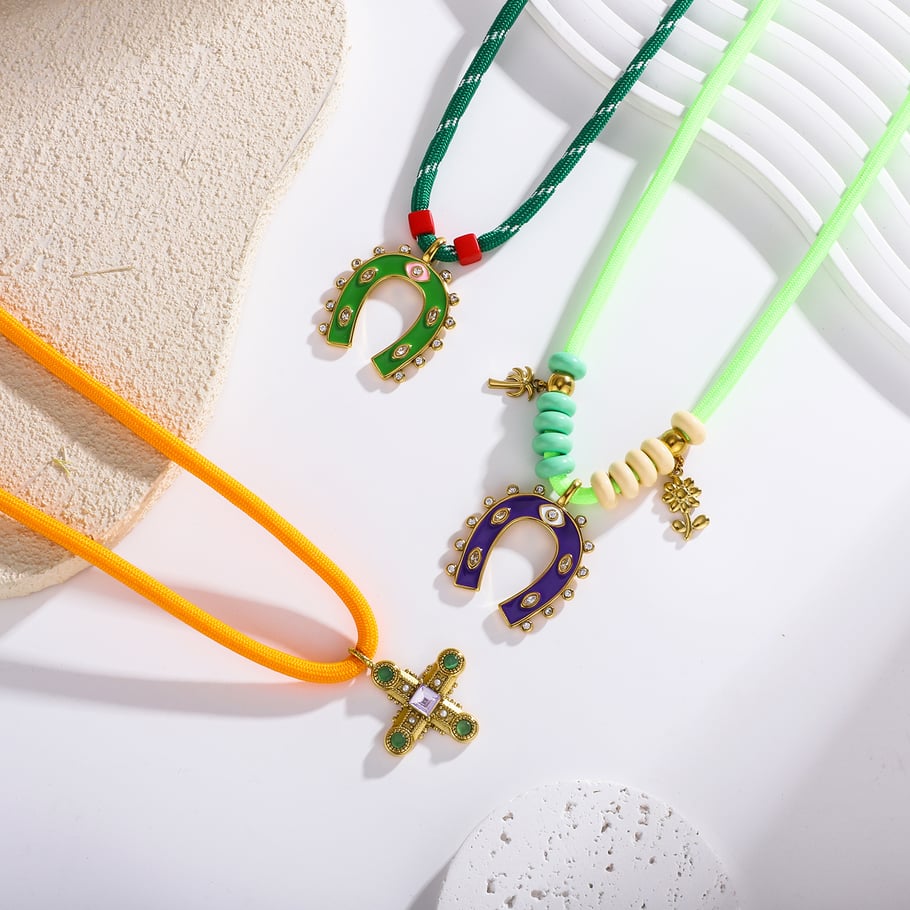 1 Piece Tropical Horseshoe-shaped Stainless Steel Gold Color Women's Pendant Necklaces Picture3