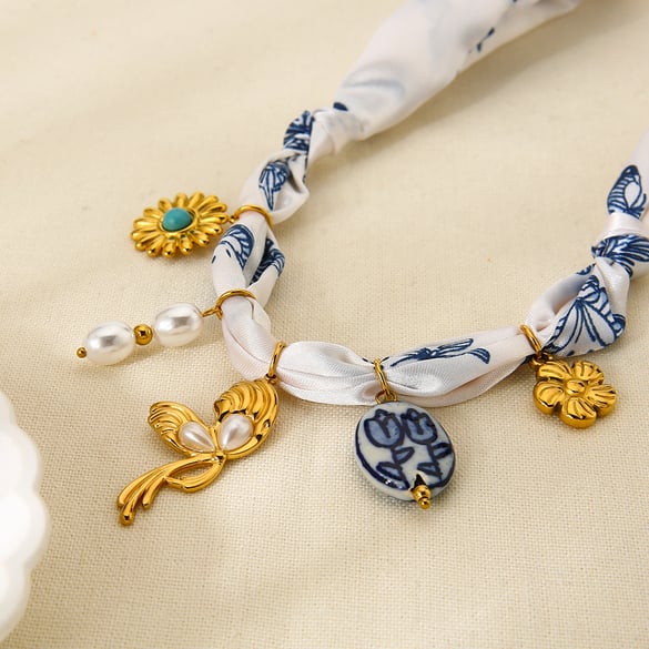 Collier pendentif en tissu 1 pièce