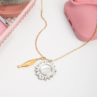 1 collar clásico con colgante de sol diario de acero inoxidable en color dorado para mujer h5 Imagen5