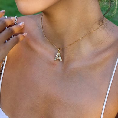 Collar con colgante de letra clásica de acero inoxidable color dorado para mujer, 1 pieza h5 Imagen4
