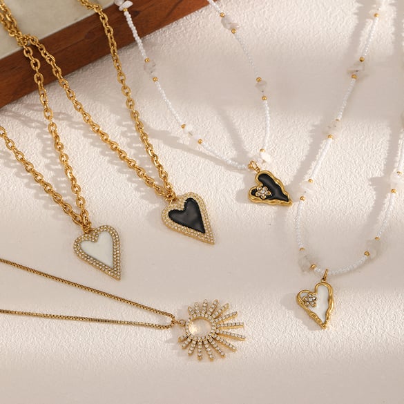 1 Piece Retro Heart Stainless Steel Gold Color Pendant Necklace