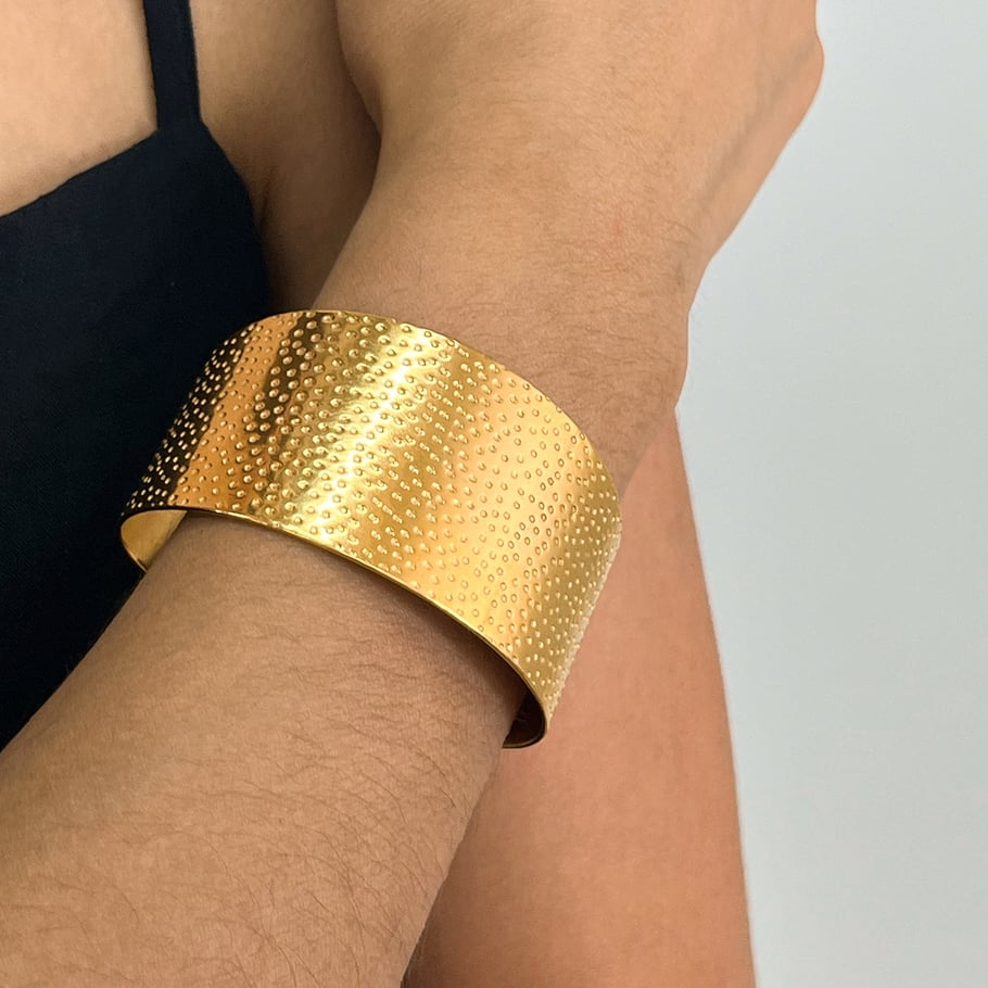 1 stuk ontwerpbare hoogwaardige textuur roestvrij staal goudkleurige damesarmbanden Afbeelding7