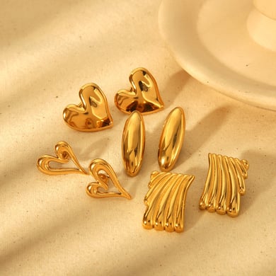 1 Pair Luxurious Series Retro Heart Stainless Steel  Women's Stud Earrings h5 Picture2