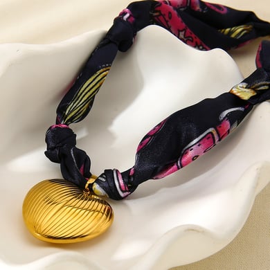 1 pezzo di collana con ciondolo da donna in tessuto retrò a forma di cuore color oro h5 Immagine2