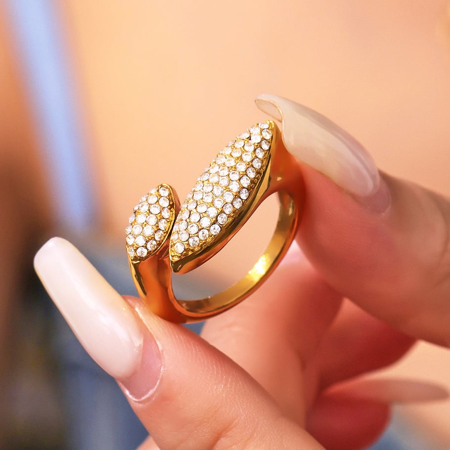 1 pezzo di anelli da donna in acciaio inossidabile di lusso con zirconi color oro Immagine3