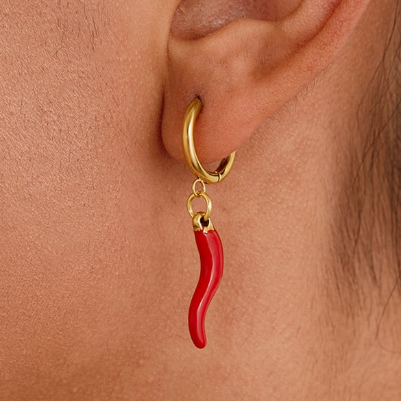 1 Paar Damen-Ohrhänger in kräftigem Rot-Chili-Gold